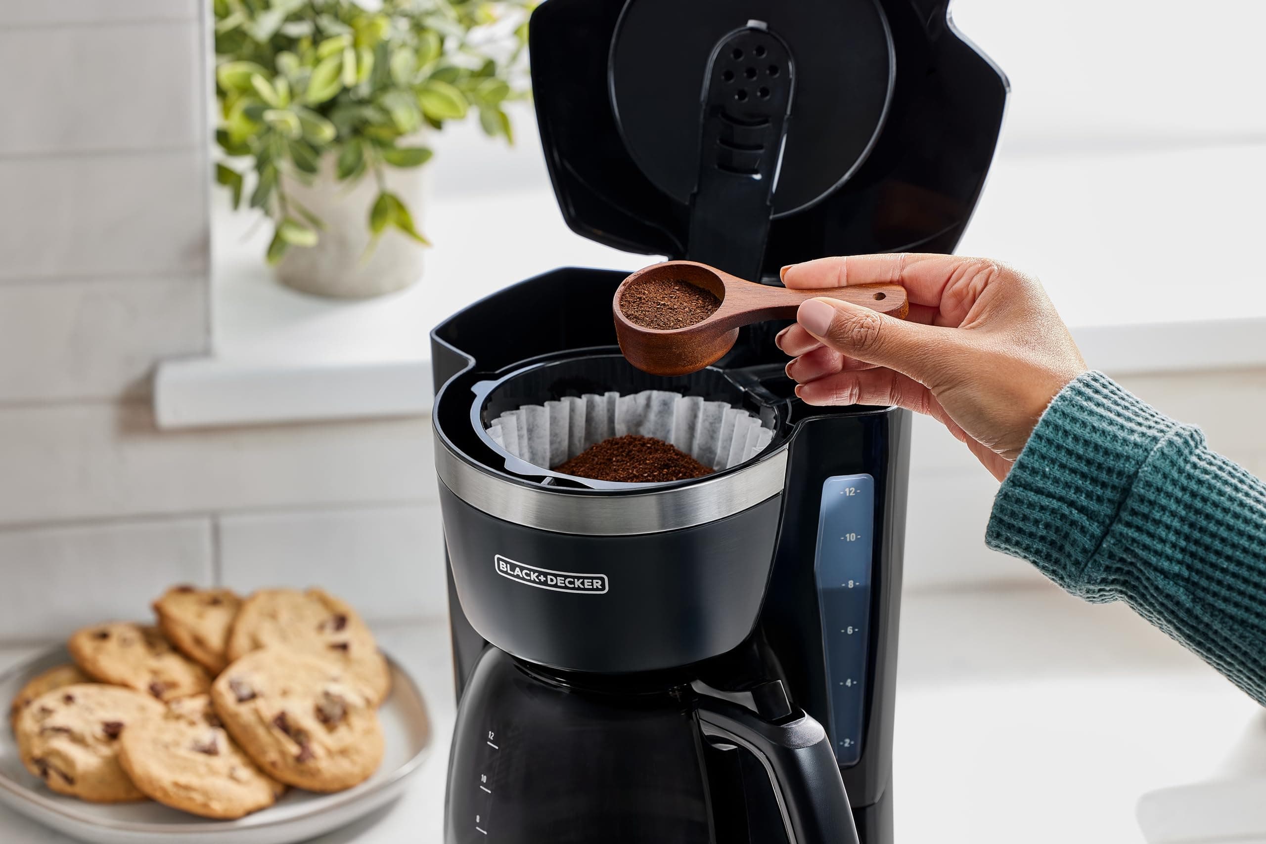 BLACK+DECKER 12-Cup Drip Coffee Maker with Vortex Brewing, view 8